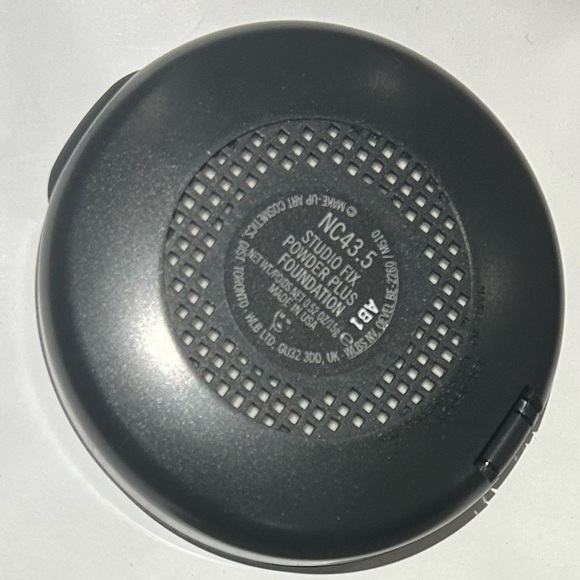 MAC - NC43.5 STUDIO FIX - POWDER PLUS FOUNDATION - BNIB - Picture 6 of 7